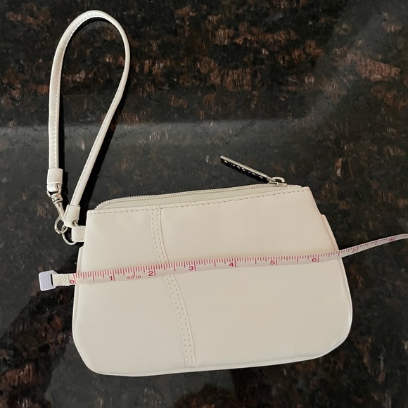 Ladies faux leather wristlet - Picture 8 of 11